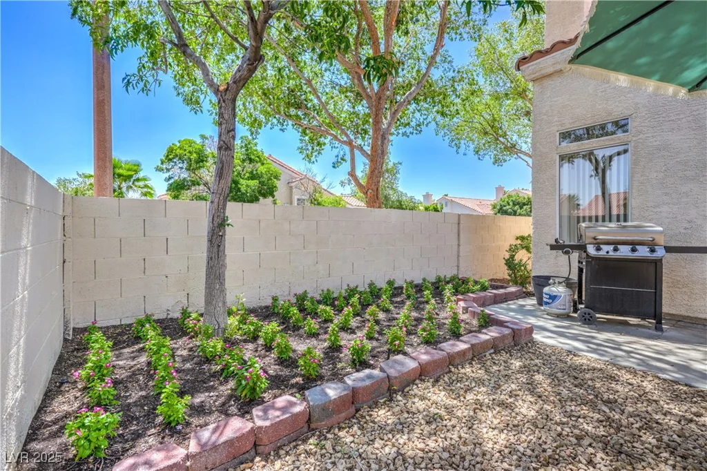 8800 Crescent Ridge, Las Vegas, NV 89134