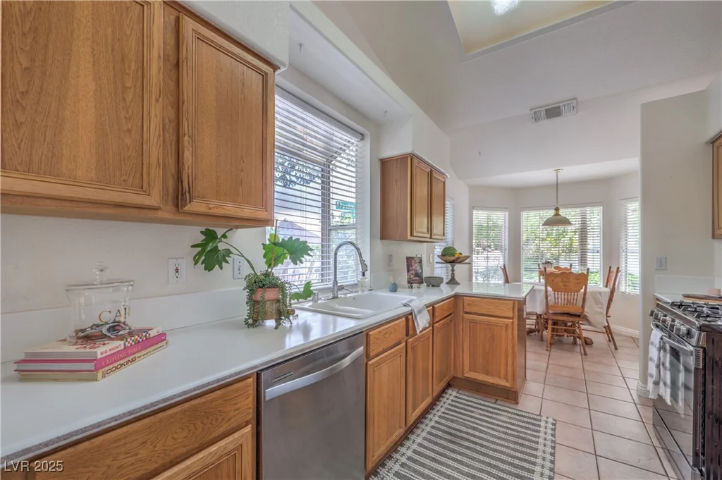 8800 Crescent Ridge, Las Vegas, NV 89134