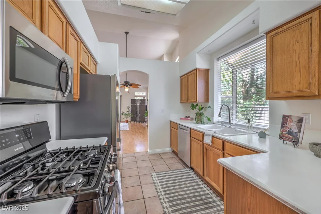 8800 Crescent Ridge, Las Vegas, NV 89134