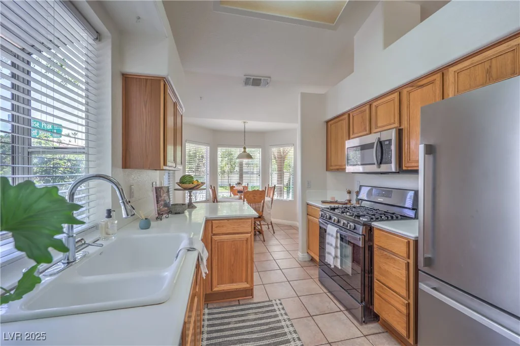 8800 Crescent Ridge, Las Vegas, NV 89134