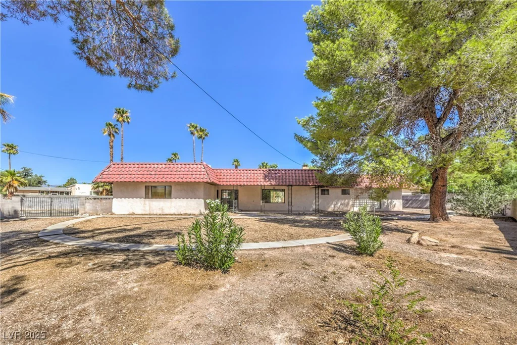 2300 Lindell, Las Vegas, NV 89146