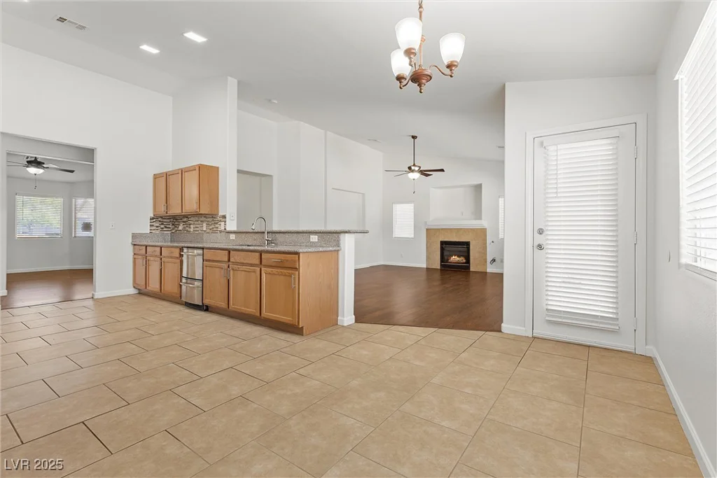 5577 Golden Leaf, Las Vegas, NV 89122