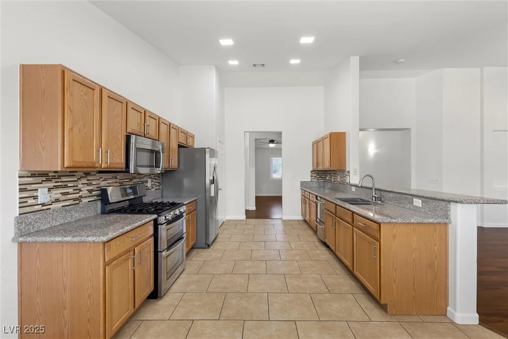 5577 Golden Leaf, Las Vegas, NV 89122