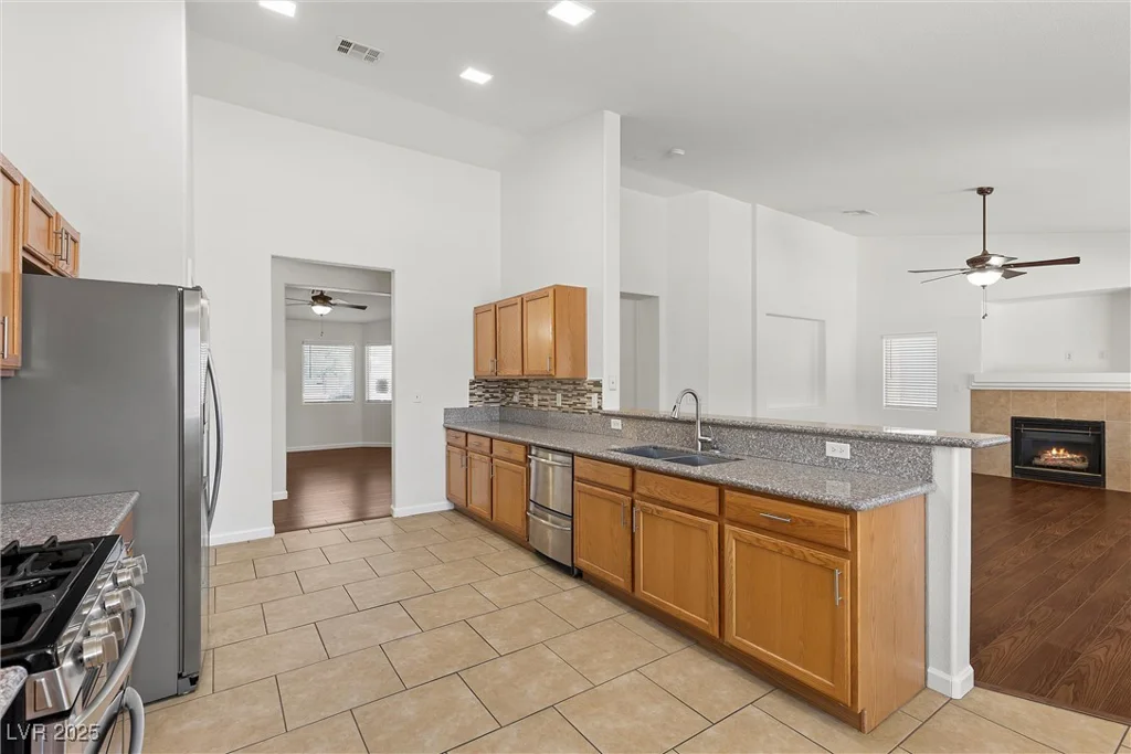 5577 Golden Leaf, Las Vegas, NV 89122