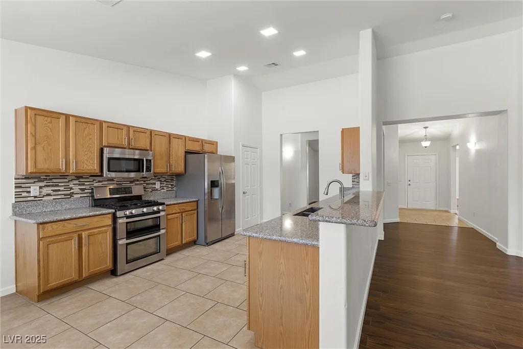 5577 Golden Leaf, Las Vegas, NV 89122
