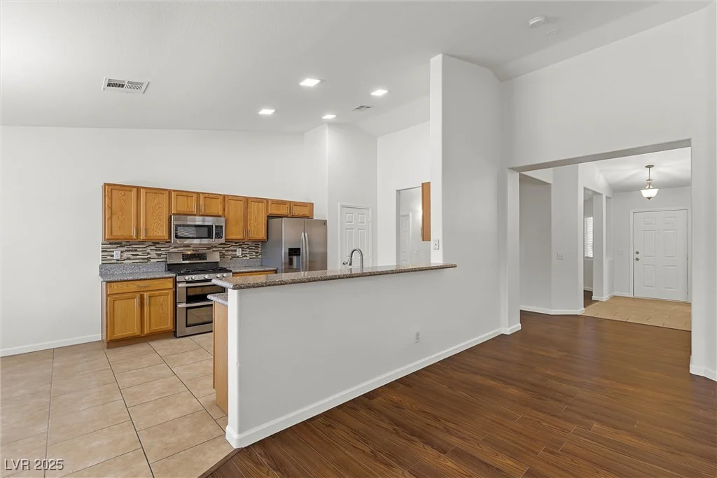 5577 Golden Leaf, Las Vegas, NV 89122