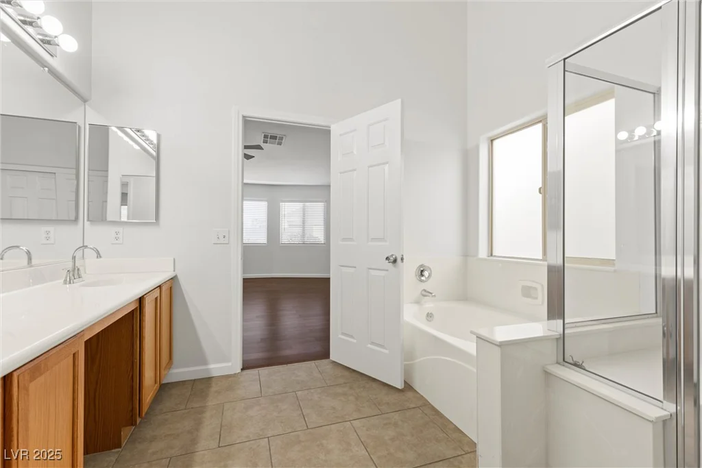 5577 Golden Leaf, Las Vegas, NV 89122