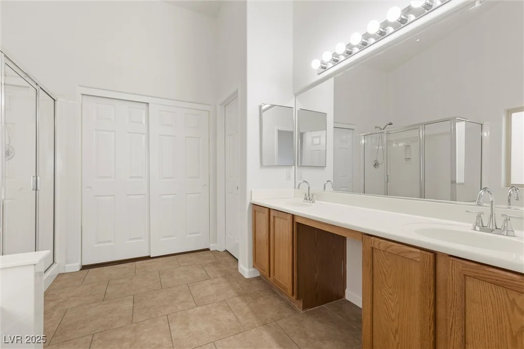 5577 Golden Leaf, Las Vegas, NV 89122
