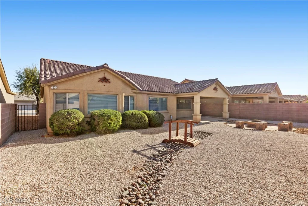 5577 Golden Leaf, Las Vegas, NV 89122