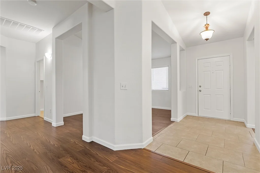 5577 Golden Leaf, Las Vegas, NV 89122
