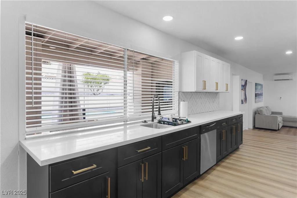 3019 Robar, Las Vegas, NV 89121