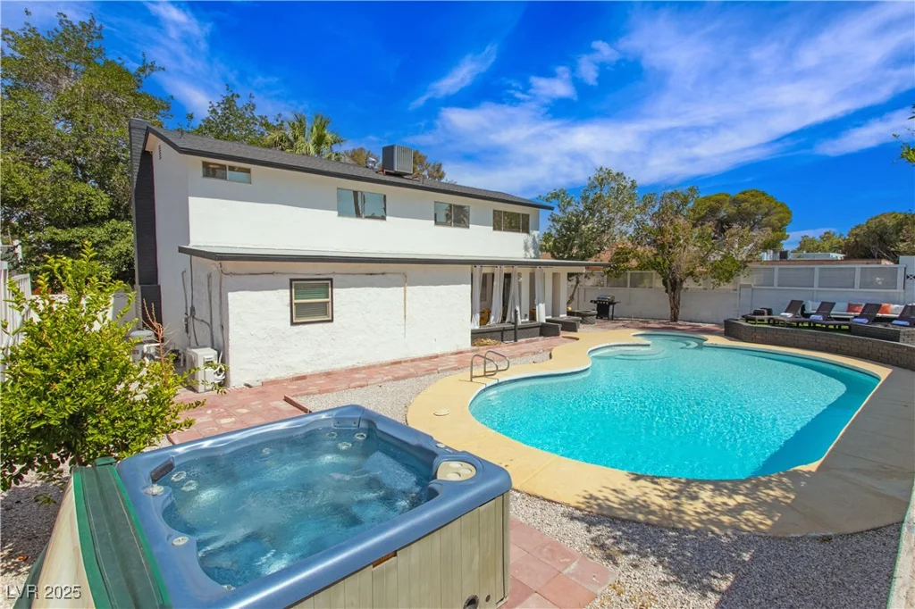 3019 Robar, Las Vegas, NV 89121