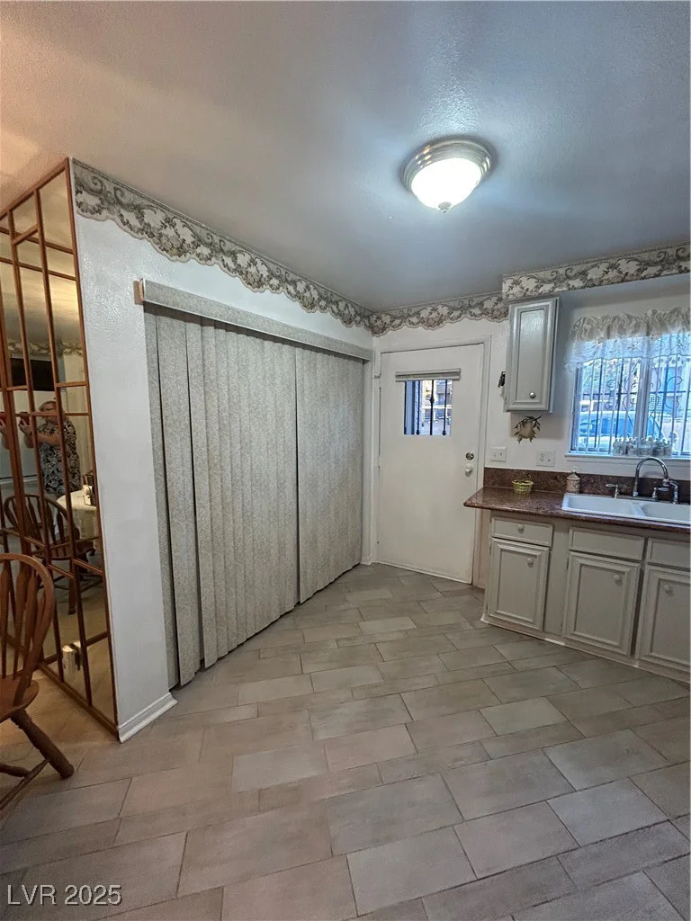 4247 Mississippi, Las Vegas, NV 89103