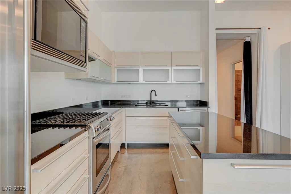 200 Hoover, Las Vegas, NV 89101