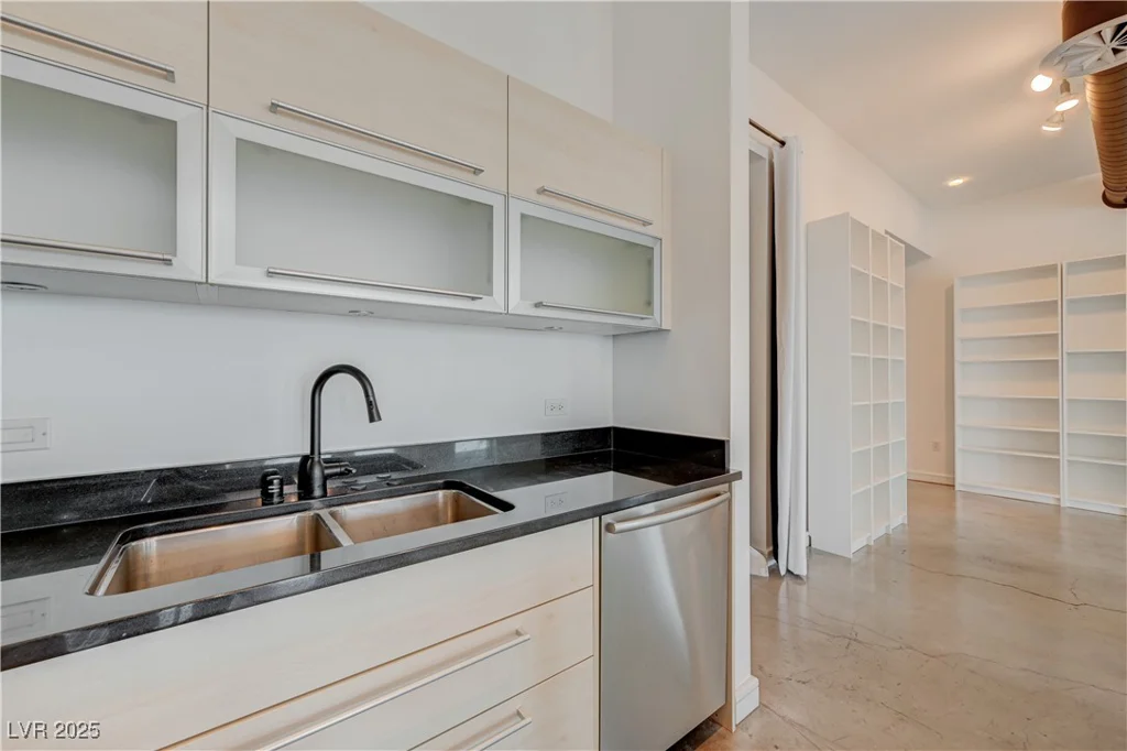 200 Hoover, Las Vegas, NV 89101