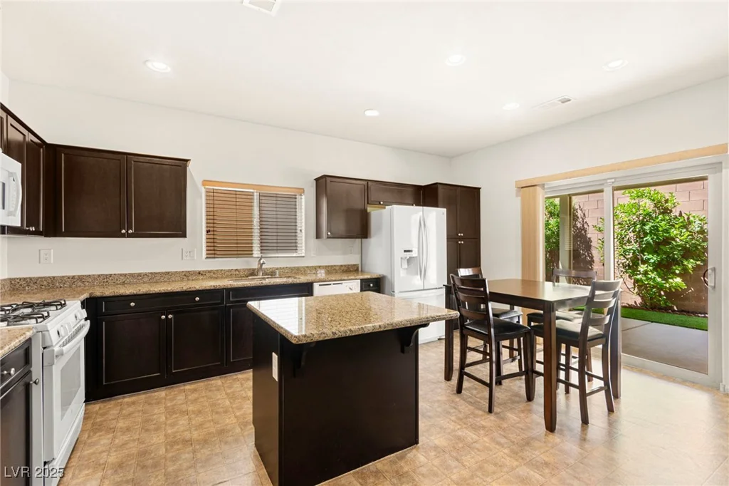 7927 Blue Lake Peak, Las Vegas, NV 89166
