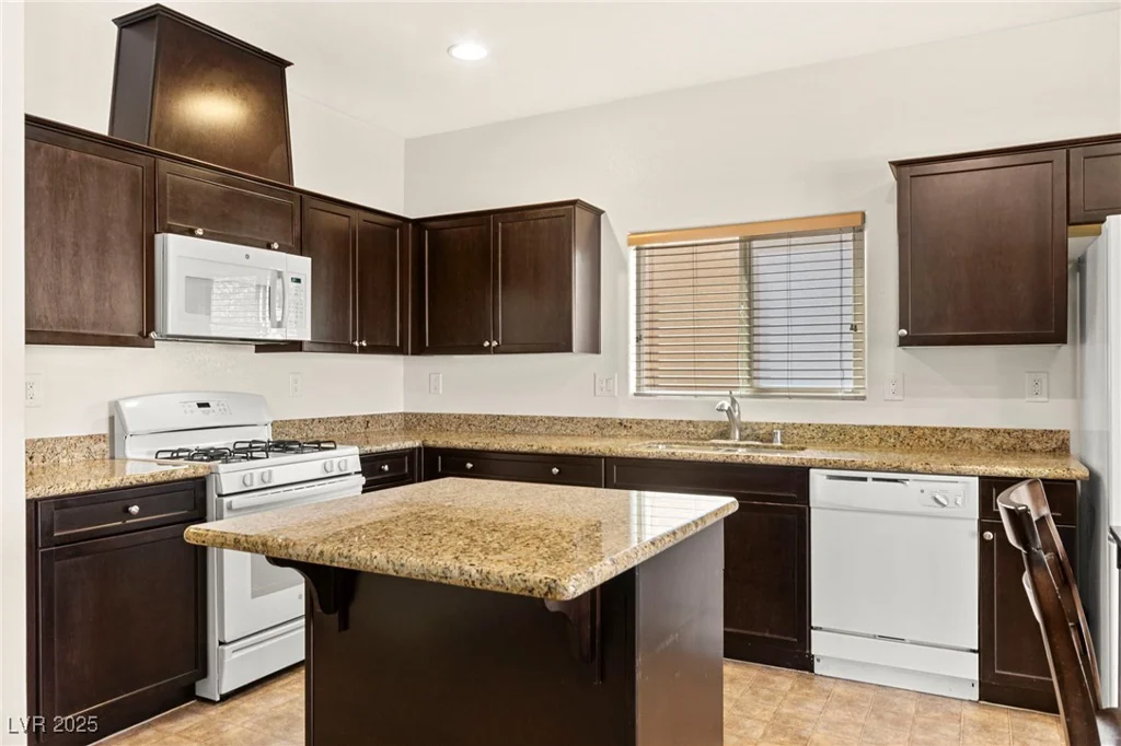 7927 Blue Lake Peak, Las Vegas, NV 89166