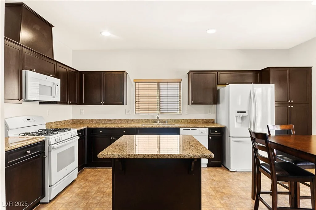 7927 Blue Lake Peak, Las Vegas, NV 89166