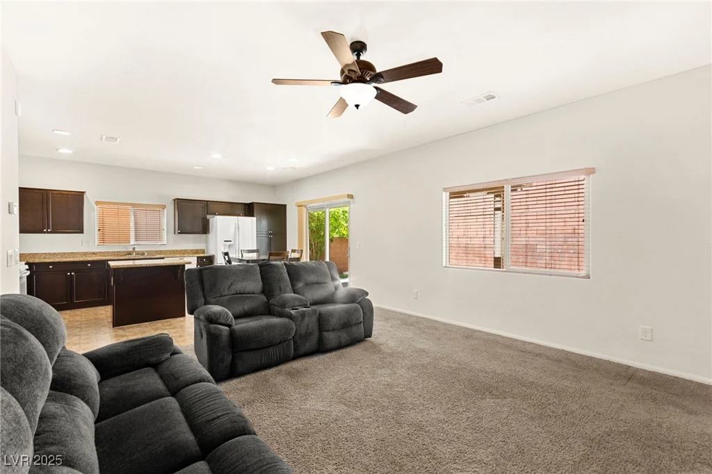 7927 Blue Lake Peak, Las Vegas, NV 89166