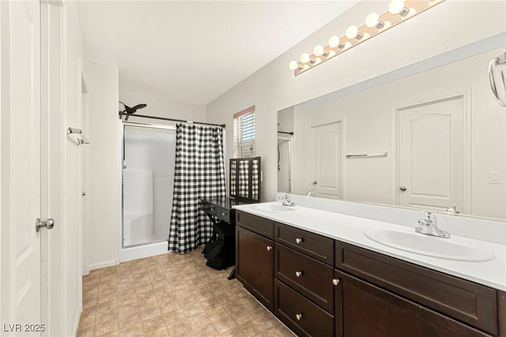 7927 Blue Lake Peak, Las Vegas, NV 89166