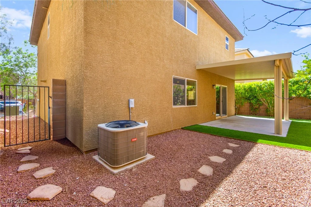 7927 Blue Lake Peak, Las Vegas, NV 89166