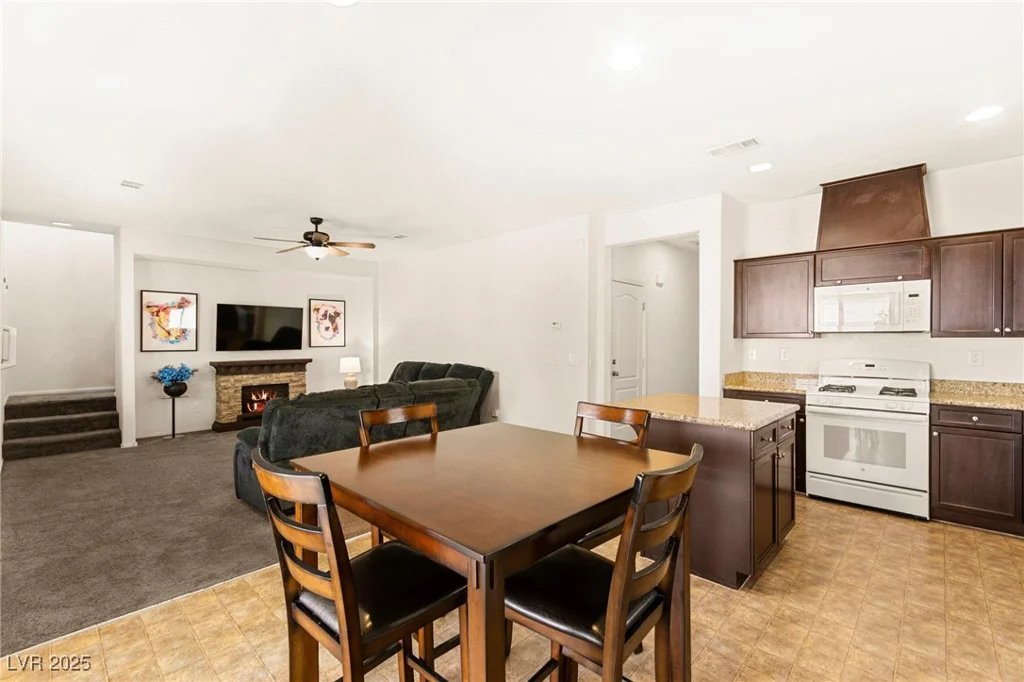 7927 Blue Lake Peak, Las Vegas, NV 89166