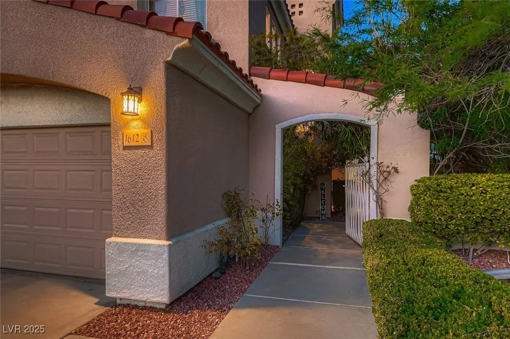 1612 Estrella, Las Vegas, NV 89117