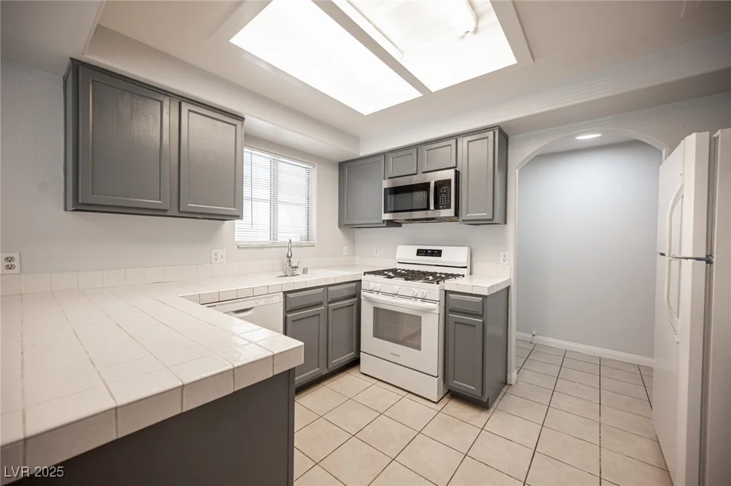 8420 White Eagle, Las Vegas, NV 89145