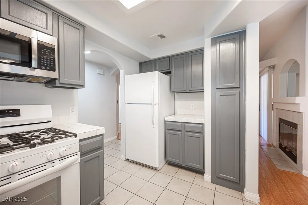 8420 White Eagle, Las Vegas, NV 89145