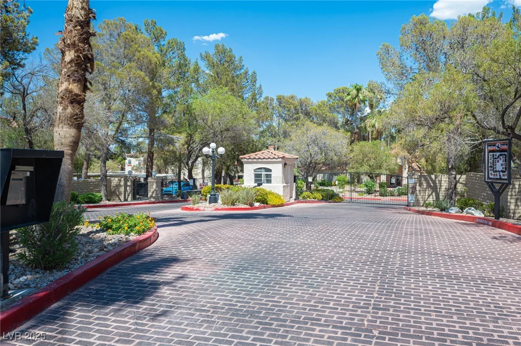 8420 White Eagle, Las Vegas, NV 89145