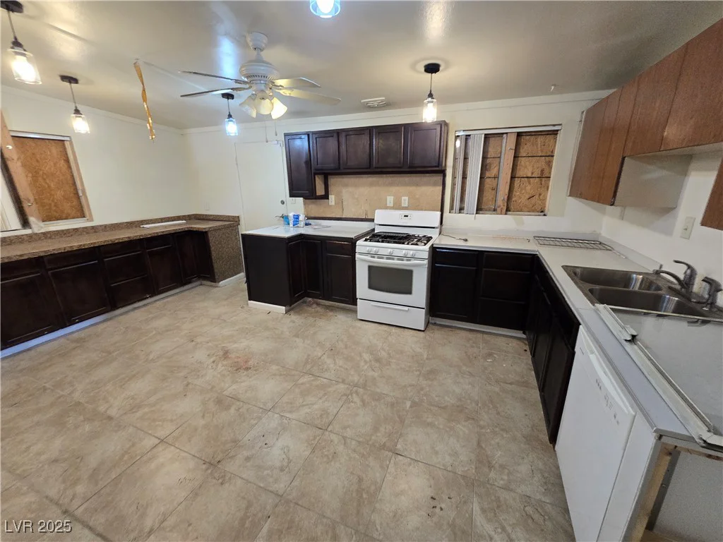 3035 La Canada, Las Vegas, NV 89169