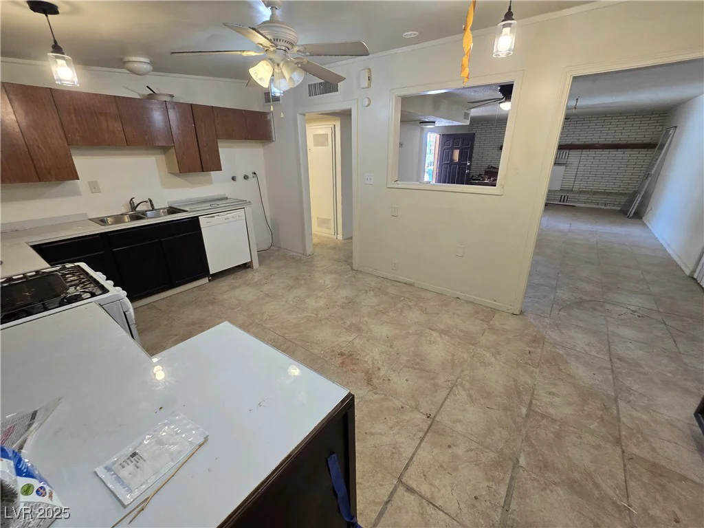 3035 La Canada, Las Vegas, NV 89169