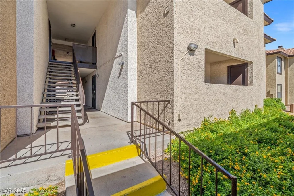 2451 Rainbow, Las Vegas, NV 89108