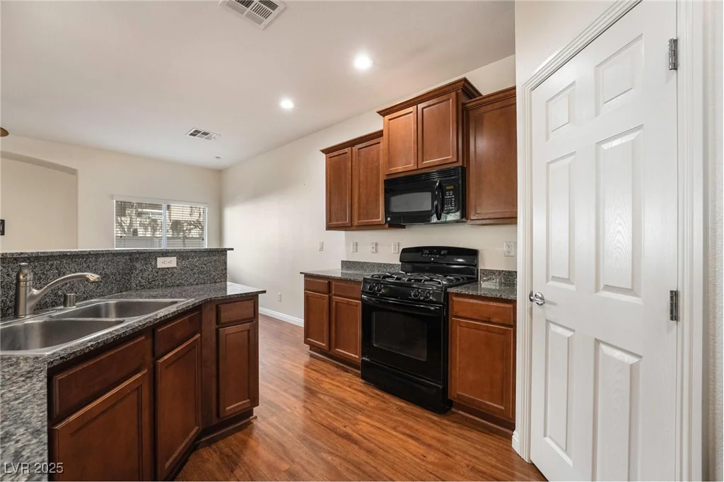 10123 Aspen Rose, Las Vegas, NV 89183