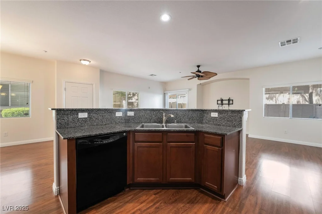 10123 Aspen Rose, Las Vegas, NV 89183