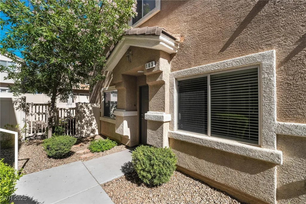 10123 Aspen Rose, Las Vegas, NV 89183