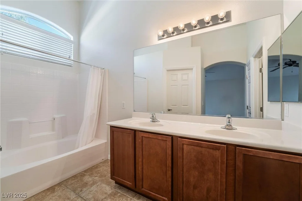 10123 Aspen Rose, Las Vegas, NV 89183