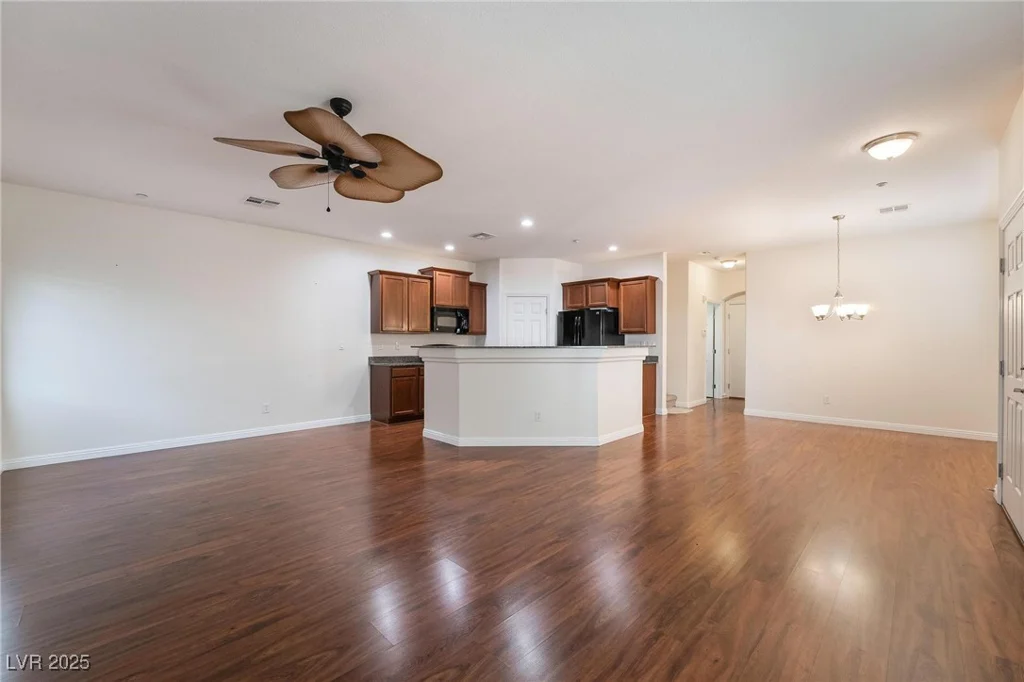 10123 Aspen Rose, Las Vegas, NV 89183