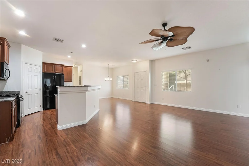 10123 Aspen Rose, Las Vegas, NV 89183