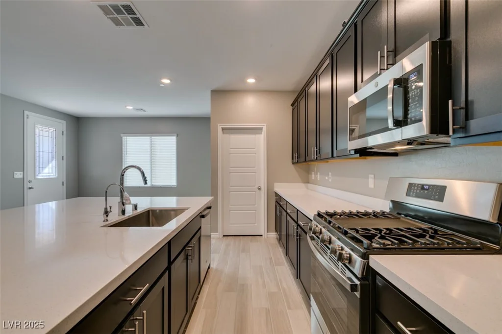 9239 Albus Hills, Las Vegas, NV 89143