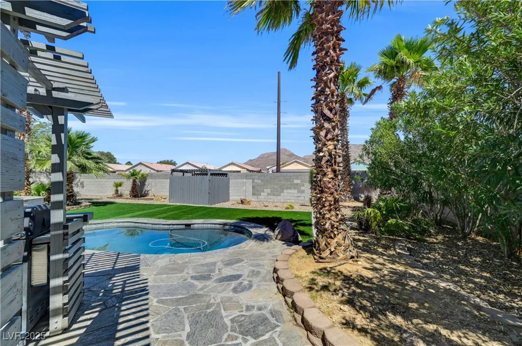 1282 Sloan, Las Vegas, NV 89110