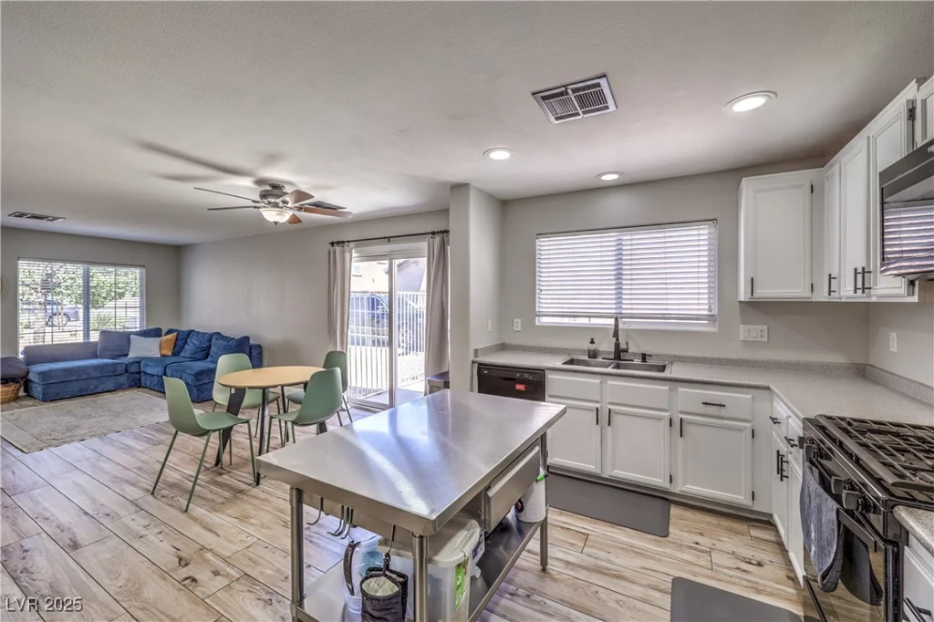 421 Dairy Creek, Las Vegas, NV 89183