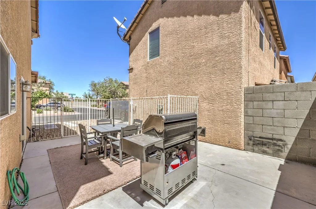 421 Dairy Creek, Las Vegas, NV 89183