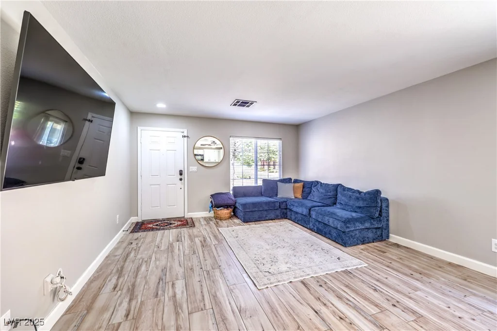 421 Dairy Creek, Las Vegas, NV 89183