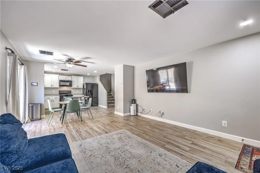 421 Dairy Creek, Las Vegas, NV 89183