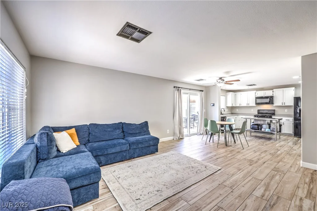 421 Dairy Creek, Las Vegas, NV 89183