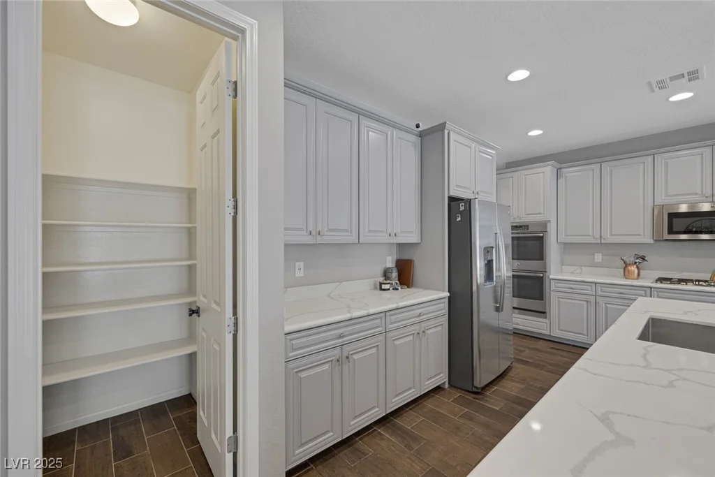 7111 Stanley Frederick, Las Vegas, NV 89166