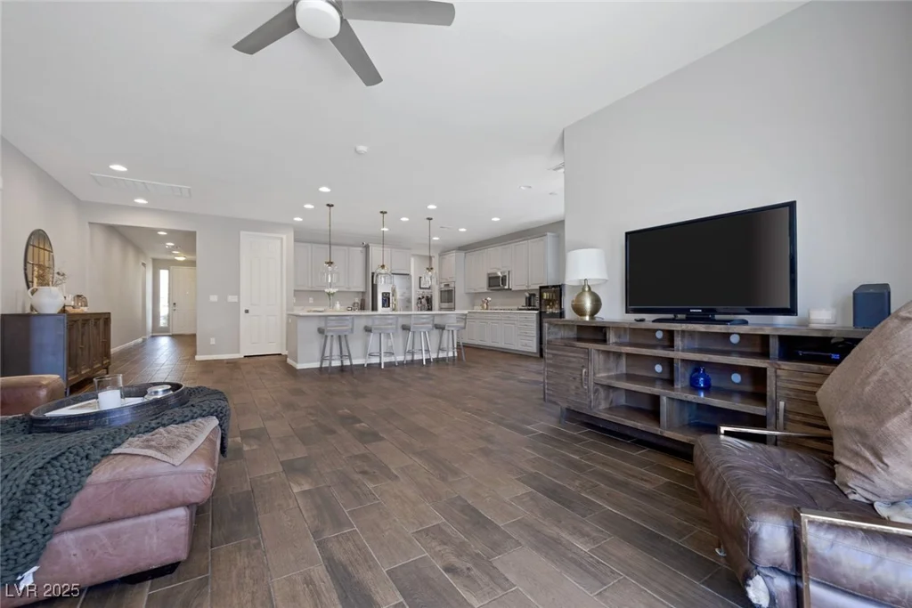 7111 Stanley Frederick, Las Vegas, NV 89166