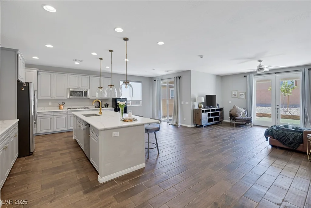 7111 Stanley Frederick, Las Vegas, NV 89166