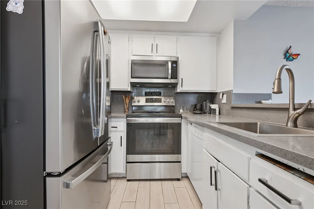 2340 Cardiff, Las Vegas, NV 89108